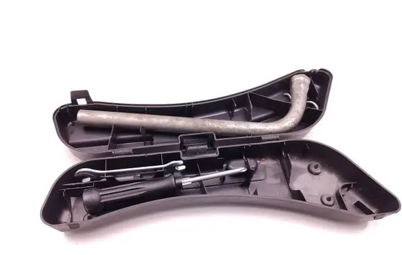 Audi A4 S4 B6 8E 8H Tool set 8E0012111