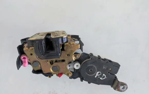 Subaru Legacy Front door lock