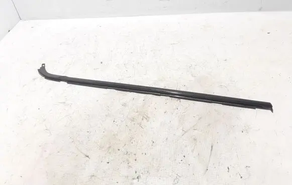 Peugeot 208 Rear door trim (molding) 9823195480
