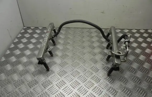Ford Mustang V Fuel distributor 7R3E9F792AA