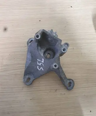Audi A8 S8 D4 4H Engine mounting bracket 4H0399113E