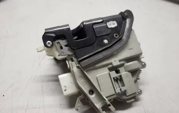 Porsche Macan (95B) Front door lock 8J2837015E