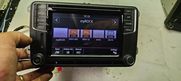 Volkswagen Caddy Radio/CD/DVD/GPS head unit 5K7035200K MIB2 MIBSTD2