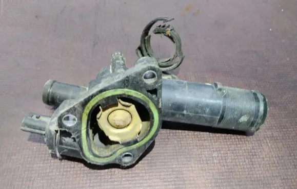 Renault Scenic III - Grand scenic III Thermostat/thermostat housing 8200954328