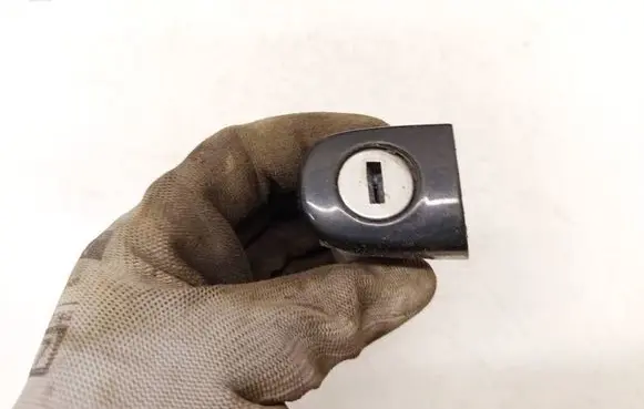 Skoda Octavia Mk2 (1Z) Front door lock (next to the handle) 1Z0837167D