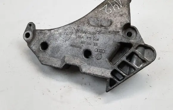 Volkswagen PASSAT B6 Engine mounting bracket 03L199207