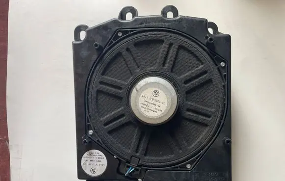 BMW 5 E60 E61 Subwoofer speaker 61928910 6929100 4910430686