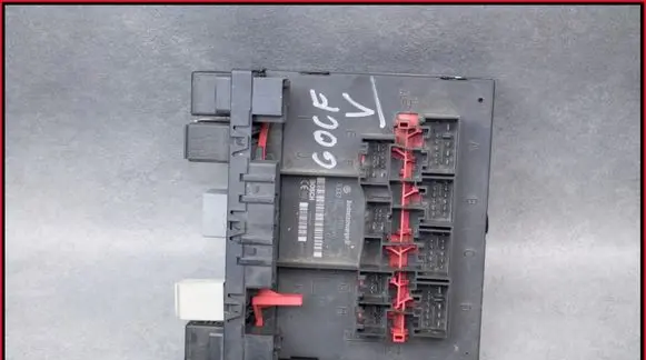 Volkswagen Golf Plus Fuse module 3C0937049D