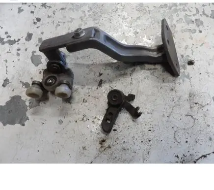 Iveco Daily 6th gen Sliding door lower roller guide/hinge 