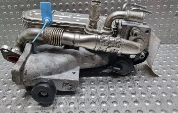 Volkswagen PASSAT B7 Intake manifold 03G129713 03B131513AD
