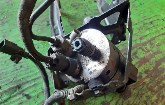 Mercedes-Benz A W168 ABS Pump 8E0614175D