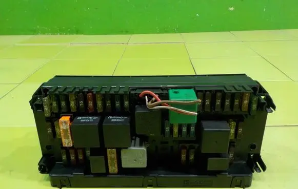 Mercedes-Benz E C207 W207 Fuse box set A2129007104 XP277
