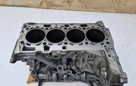 BMW 3 E90 E91 Engine block 85346628 N47D20A