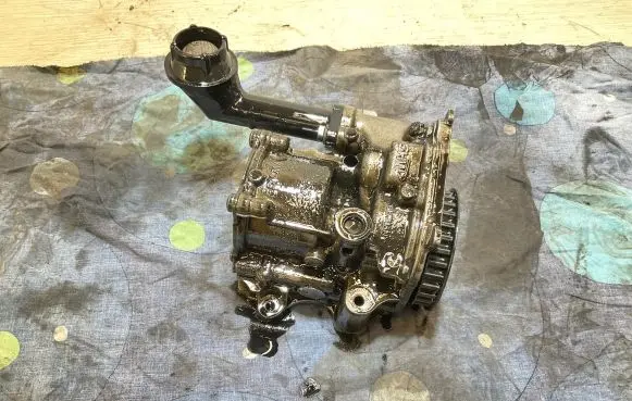 Volkswagen Golf VII Oil pump 04L