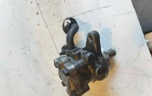 Nissan X-Trail T30 Power steering pump 8h800 29102075
