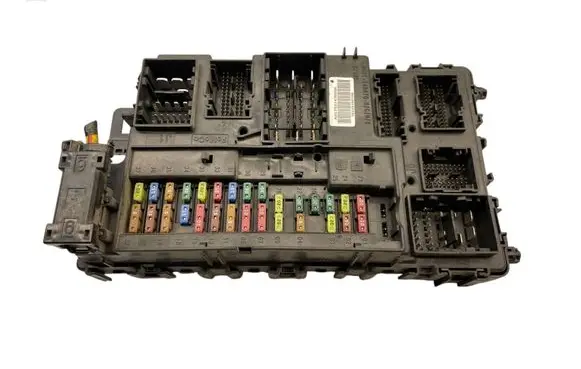 Ford Mondeo MK V Fuse module A2C7537470250 GU5T15604