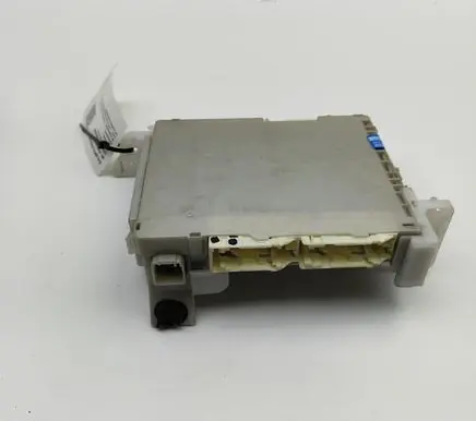 Toyota Yaris Fuse module 8273052K40