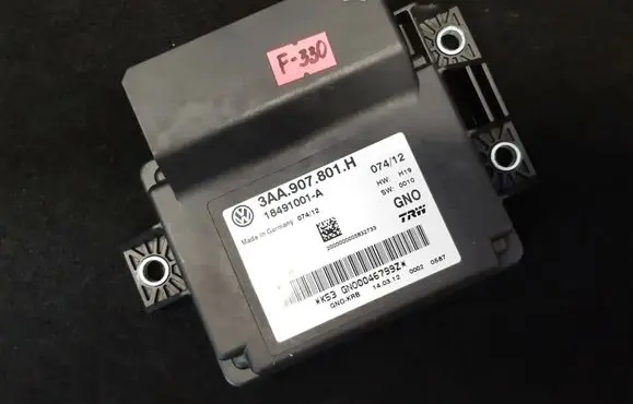 Volkswagen PASSAT B7 Hand brake control module 3AA907801H