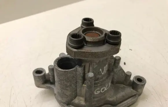 Volkswagen Golf VI Water pump 03C121019J