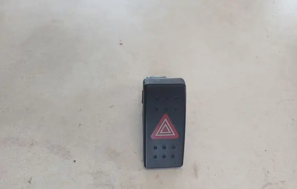 Suzuki Swift I Hazard light switch