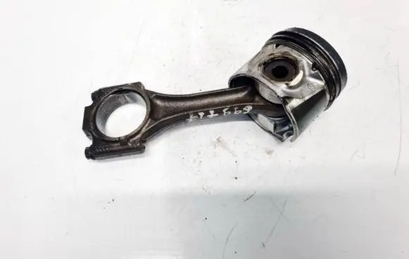 Volkswagen Golf IV Piston with connecting rod