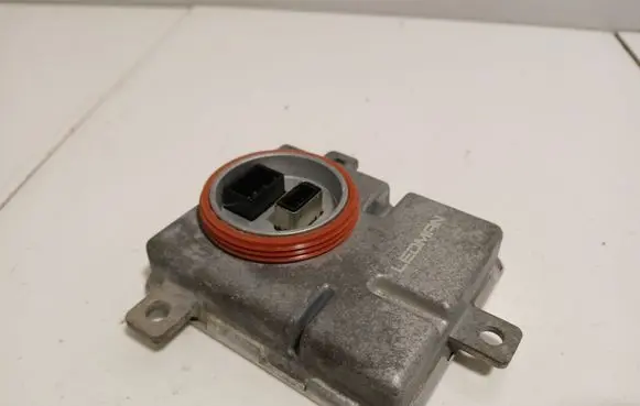 Volkswagen PASSAT B7 Headlight ballast module Xenon 8K0941597