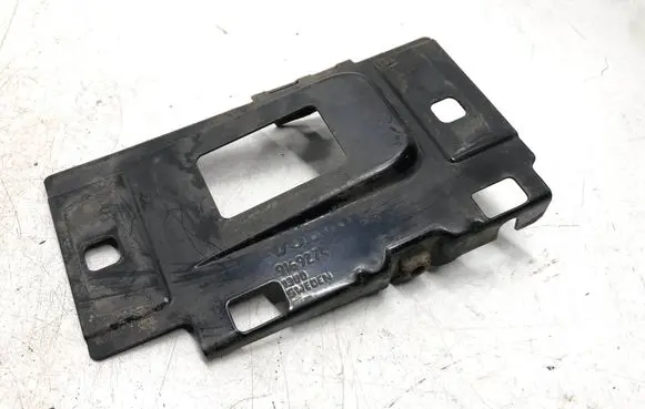 Front bumper mounting bracket