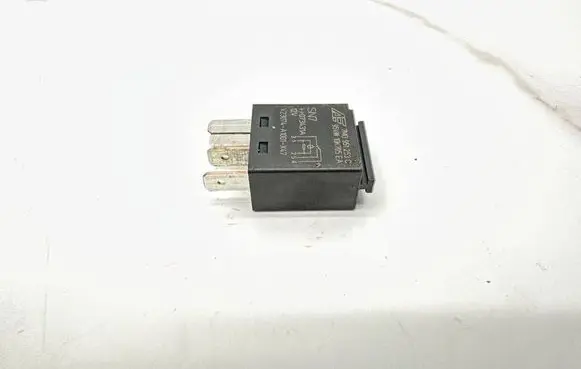 Audi A5 8T 8F Other relay 7M0951253C V23074A1001X47