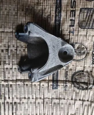 Porsche Cayenne (92A) Engine mounting bracket 7l8199307k