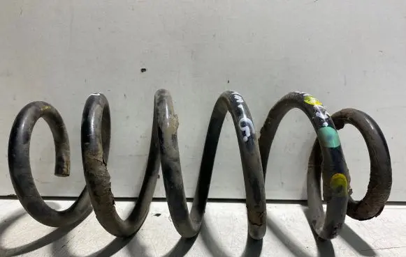 Toyota Avensis T270 Rear coil spring
