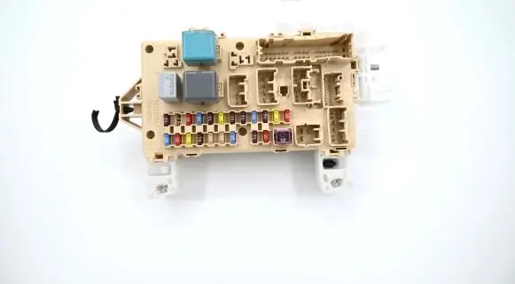 Toyota Corolla Verso AR10 Fuse module 892210F010