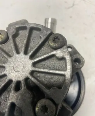 Mercedes-Benz E W210 Power steering pump 2106473