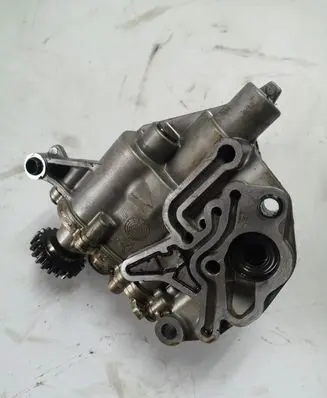Audi A5 8T 8F Oil pump 06H115105BF