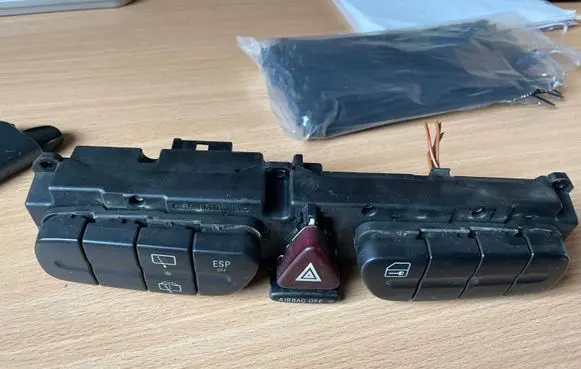 Mercedes-Benz C W203 Hazard light switch 3306370201 2038218258 20627004001