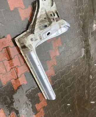 Mitsubishi Pajero Sill 25L