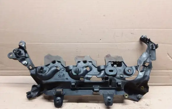 Ford Focus Other engine bay part 9808843180