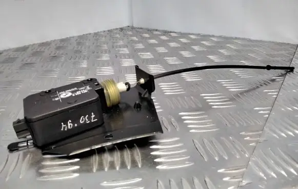 Fuel tank cap lock motor