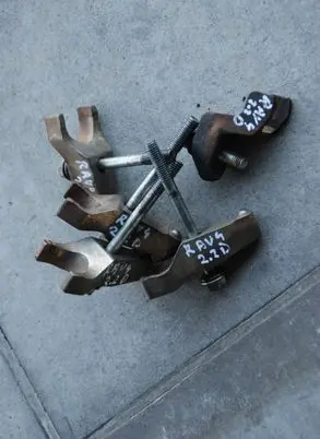 Toyota RAV 4 (XA30) Fuel Injector clamp holder 