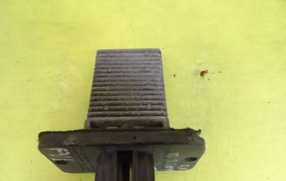 KIA Sephia Heater blower motor/fan resistor