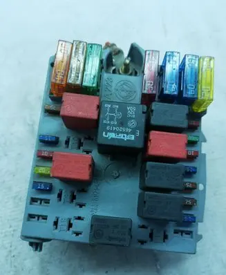 Fiat Punto (188) Fuse module 46835597 177032
