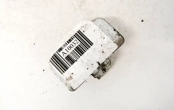 Opel Astra H Front door lock loop/hook striker 