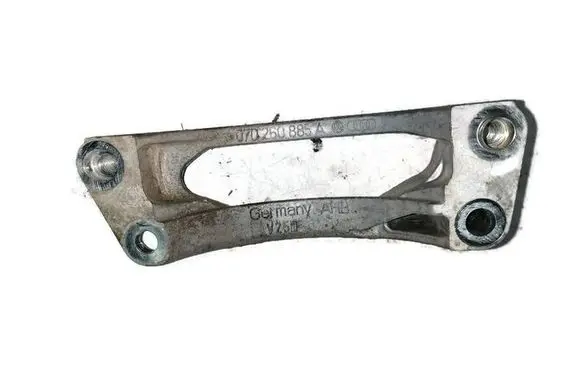 Volkswagen Touareg I A/C compressor mount bracket 070260885A