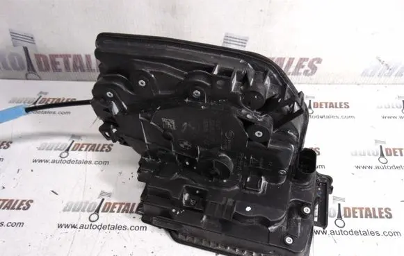 BMW 2 F46 Front door lock 7281937