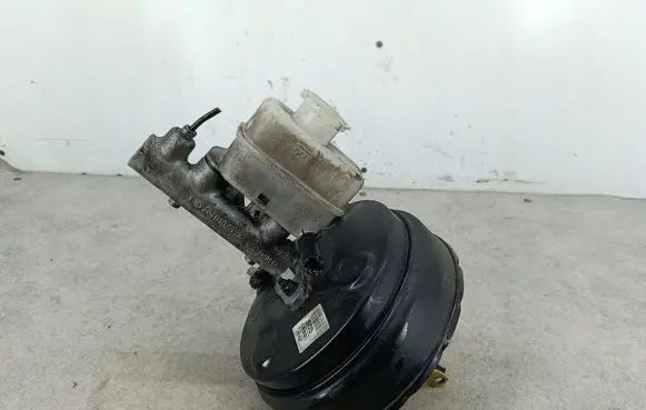 Hyundai Santa Fe Brake booster 5860026171