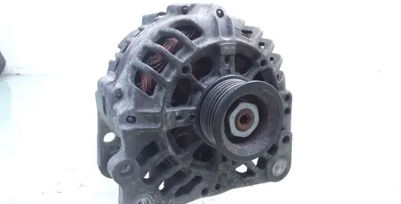 Volkswagen Polo Generator/alternator 03D903025J