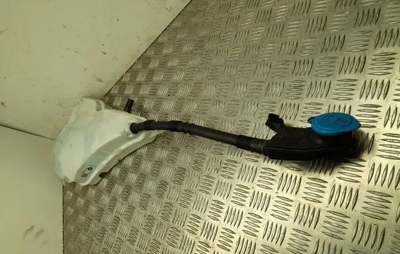 BMW 3 G20 G21 Windshield washer fluid reservoir/tank 9481773