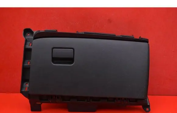 Glove box