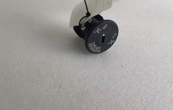 Passenger airbag on/off switch
