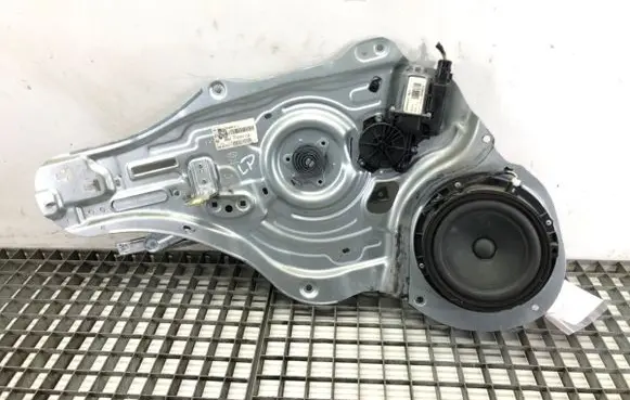KIA Sportage Front door window regulator with motor 824703U120