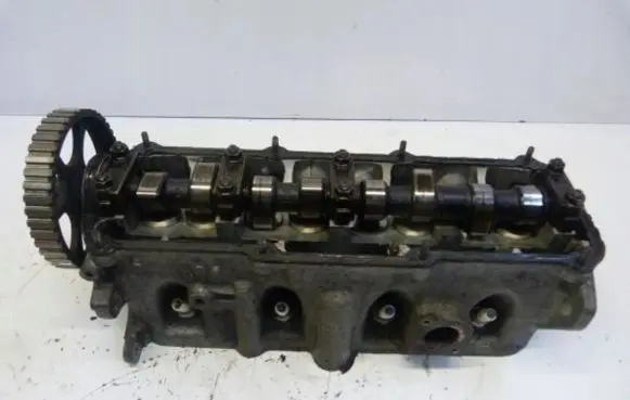 Volkswagen PASSAT B4 Engine head 048103373